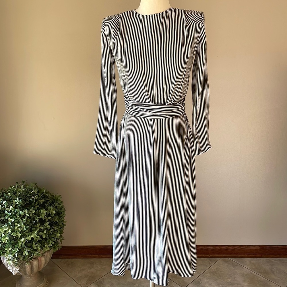 NWT SOMETHING 100% VISCOSE STRIPED BELTED DRESS NAVY / WHITE MIDI. Size XXS